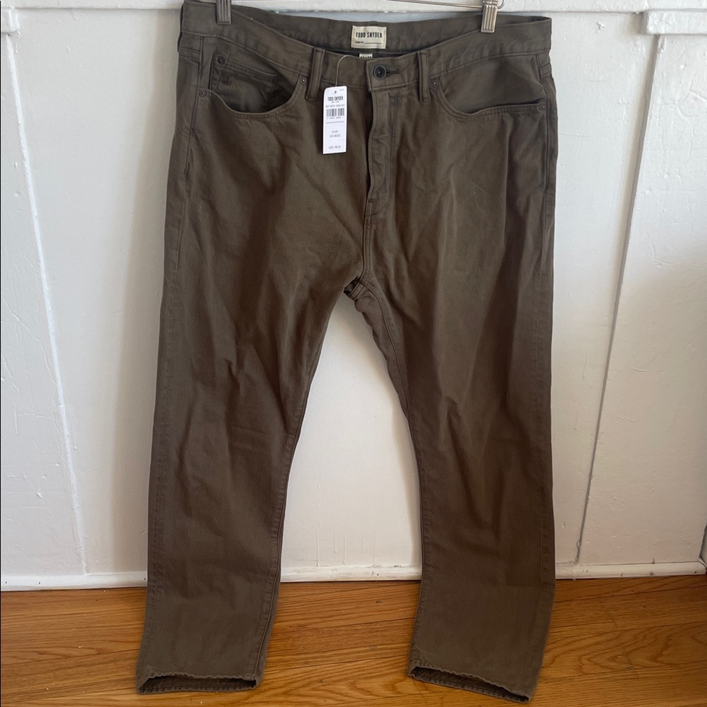 NEW Men’s Todd Snyder Slim Garment-Dyed Jean in Olive - Picture 7 of 16